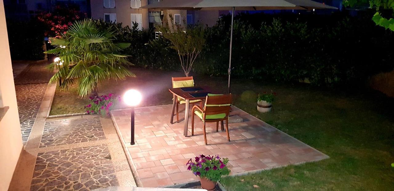 Apartmani Assa Krk Krk Town Exterior photo