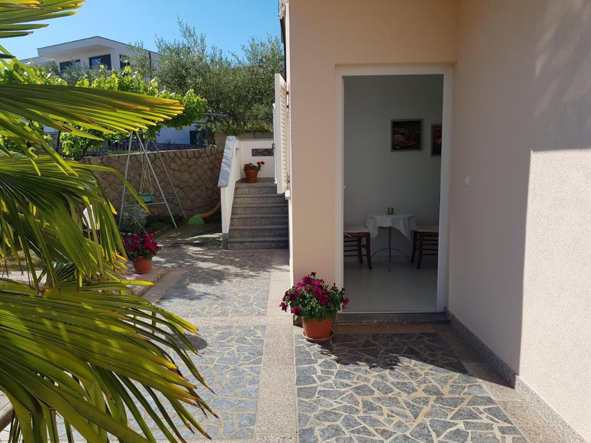 Apartmani Assa Krk Krk Town Exterior photo